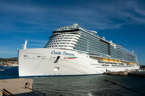 What are the best UK travel tips for budget adventurers?