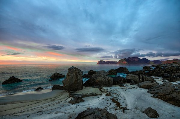 How do UK cruises accommodate different travel budgets?